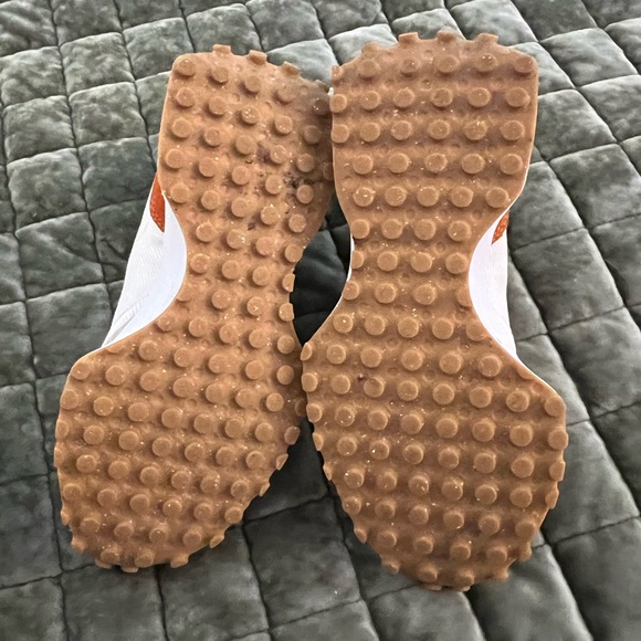 New Balance 327 Women’s 6.5 in Sea Salt/Rust Oxide - Picture 8 of 12